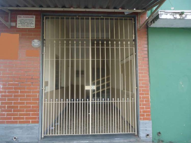Casa com 2 Quartos para Alugar, 80 m² por R$ 1.300/Mês