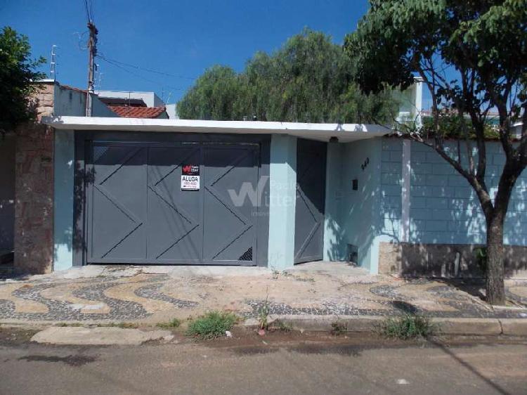 Casa com 3 Quartos para Alugar, 100 m² por R$ 950/Mês COD.