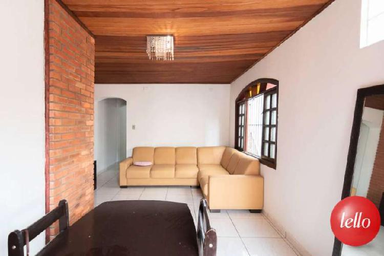 Casa com 3 Quartos para Alugar, 85 m² por R$ 2.000/Mês