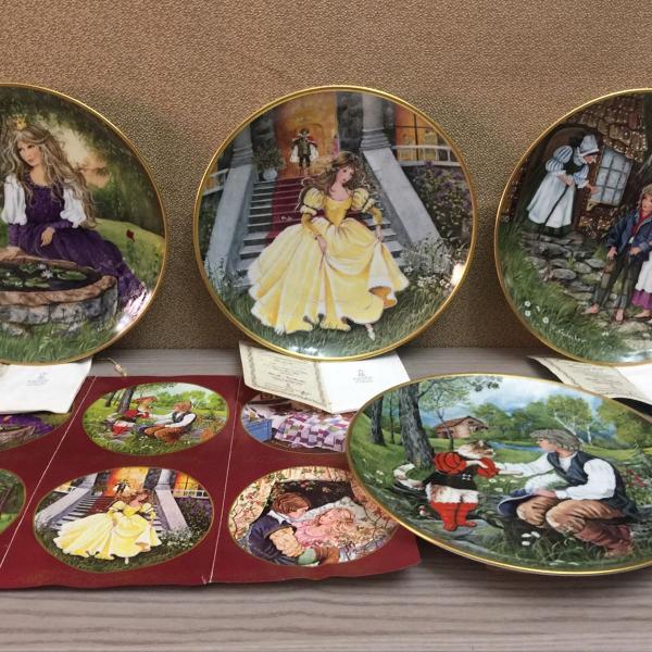 4 pratos decorativos colecionáveis porcelana alemã -
