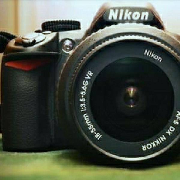 Câmera fotográfica Nikon D3100 usada