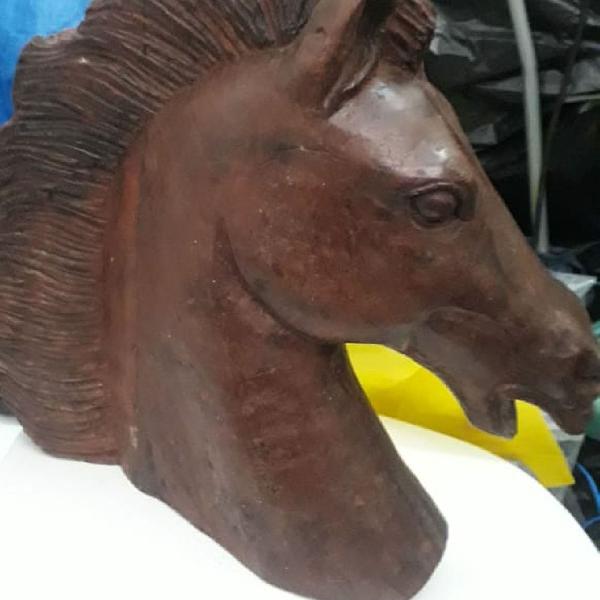 cabeça de cavalo em madeira maciça
