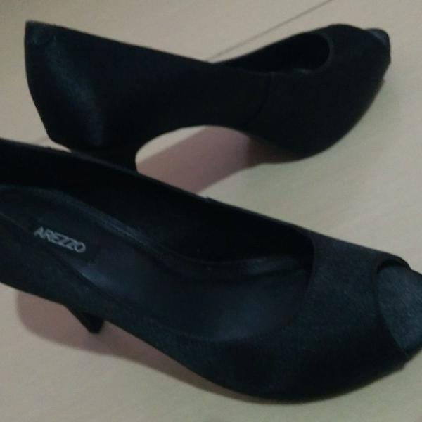 peep toe arezzo cetim preto