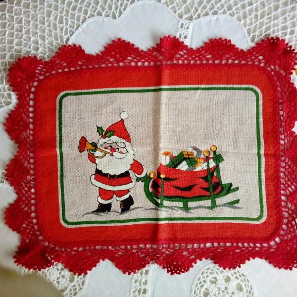 toalha com estampa natalina e acabamento em croche