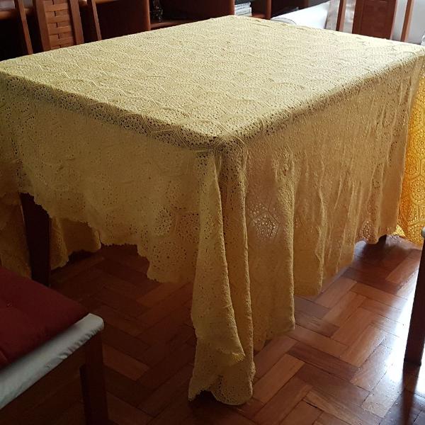 toalha de mesa de crochê amarela