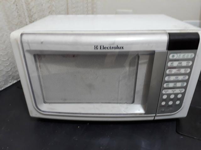 Torro microondas 28 litros Electrolux