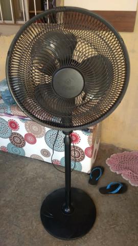Ventilador de pé 3 velocidades. Leia