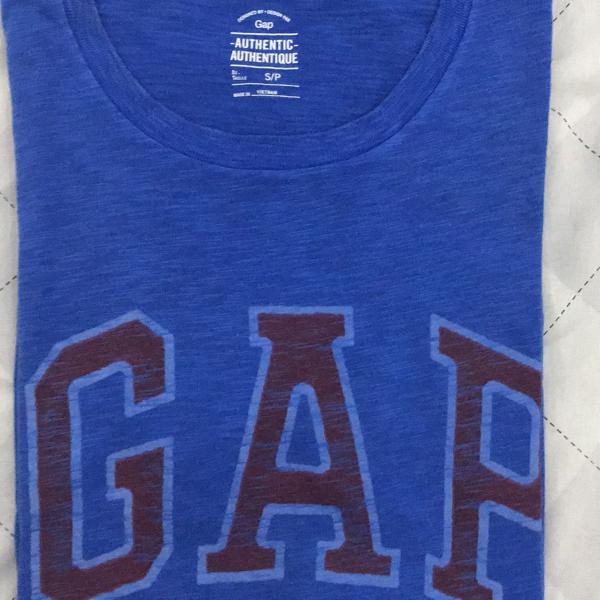 camiseta azul gap tamanho p