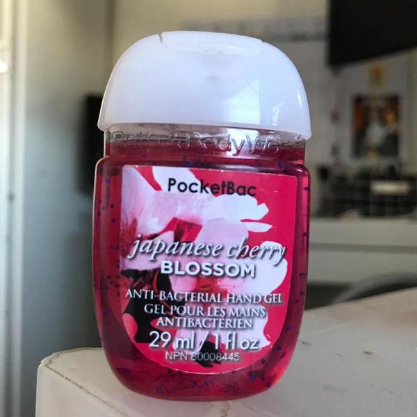 lcool gel pocket bac the body shop - japanese cherry