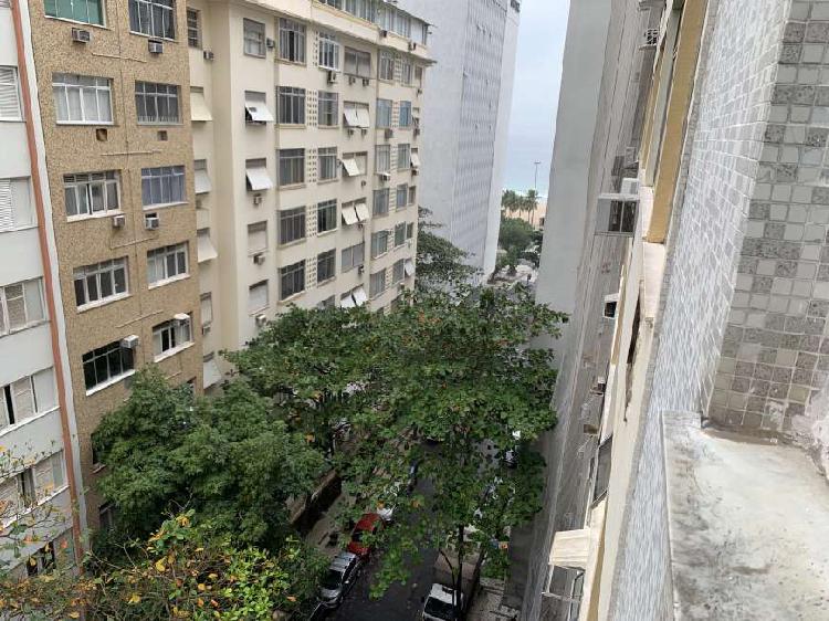 Apartamento com 2 Quartos à Venda, 71 m² por R$ 750.000