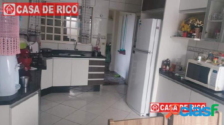 Casa com 4 dorms em Londrina - Conjunto Semiramis Barros