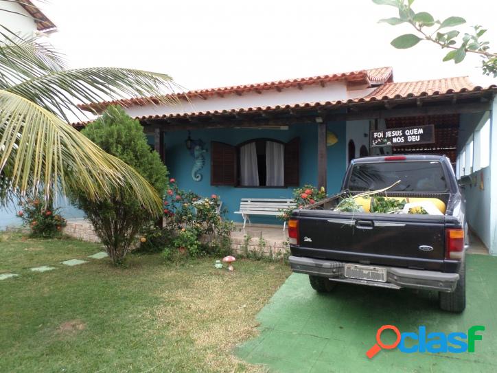 Casa em condomínio com lagoa particular com 3 quartos sendo