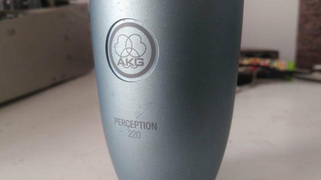 Microfone AKG perception 220