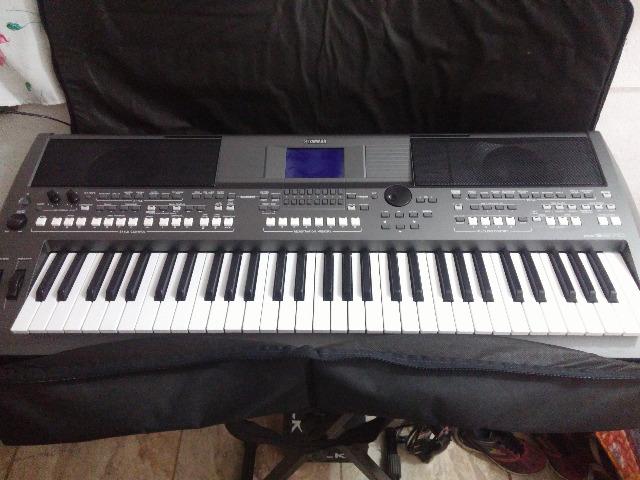 Teclado Yamaha 670