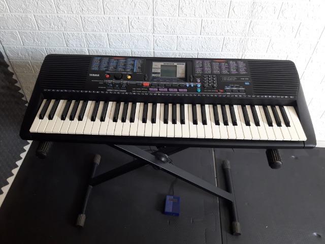 Teclado Yamaha PSR 220