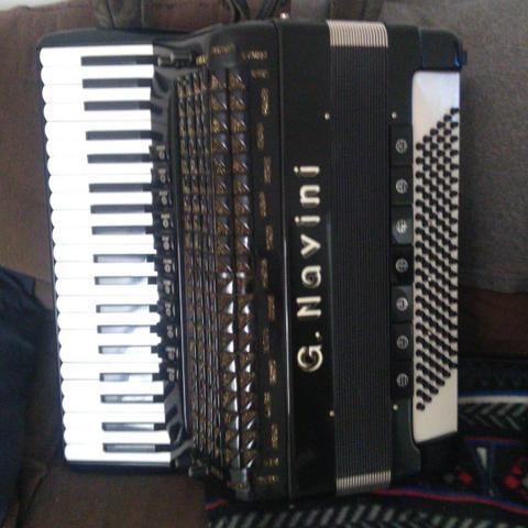 VENDO ACORDEON DA MARCA G.NAVINI italiana!