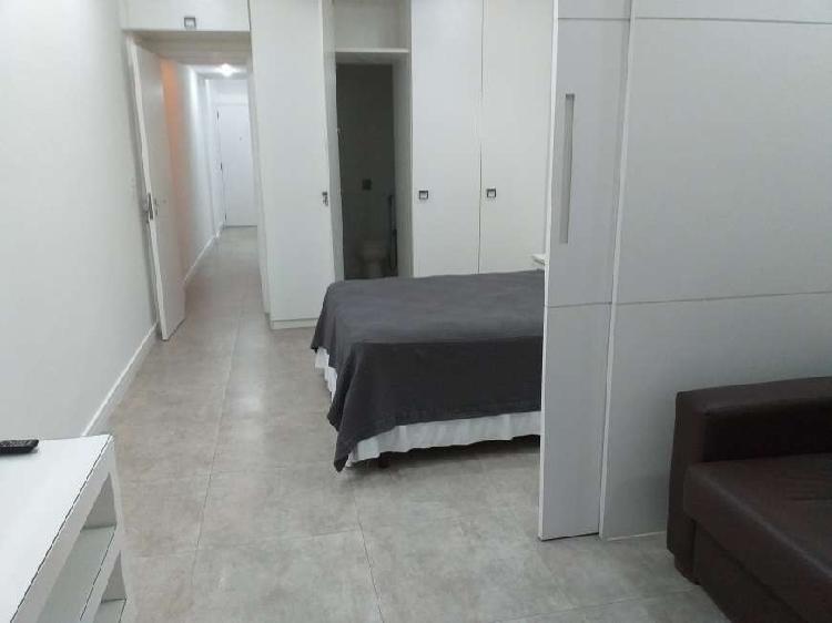 Apartamento com 1 Quarto para Alugar, 50 m² por R$