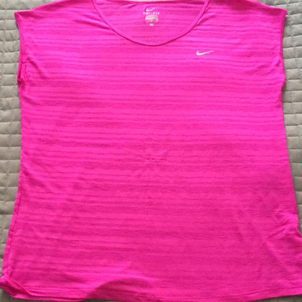 Nike feminina dri fit touch breeze stripe.