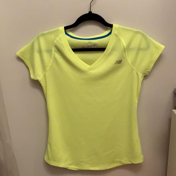 camiseta dry fit new balance amarelo fluor