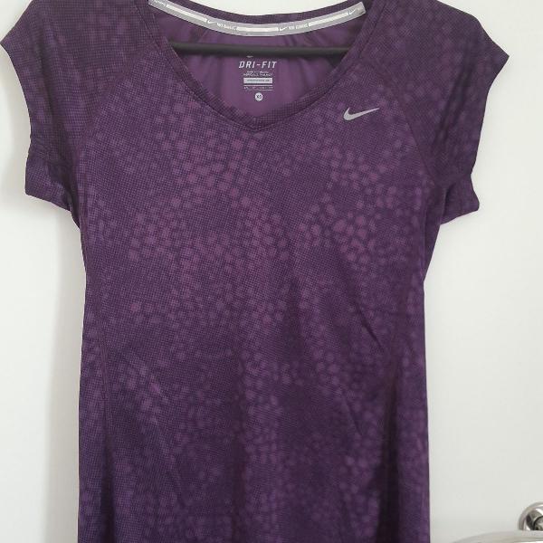 camiseta nike roxa