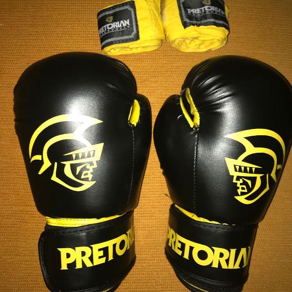 luvas de boxe amarelo e preto