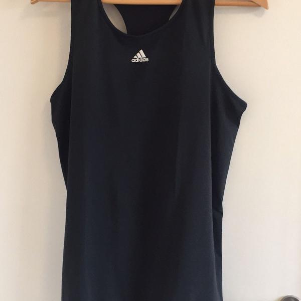 regata compridinha adidas dri-fit