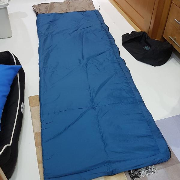 saco de dormir de acampar