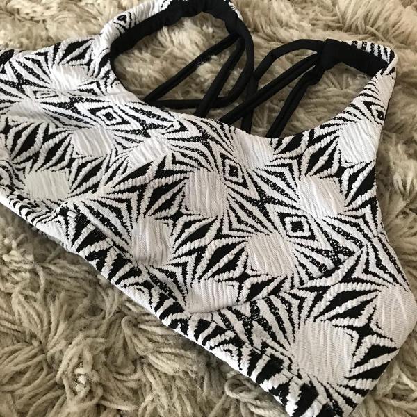 top estampado branco e preto 1009
