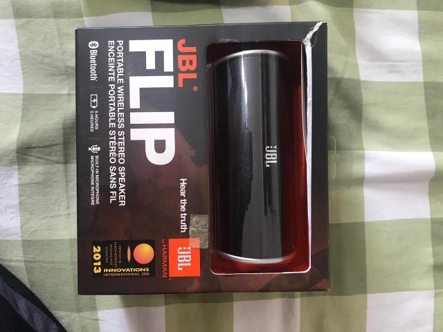 JBL Flip na caixa