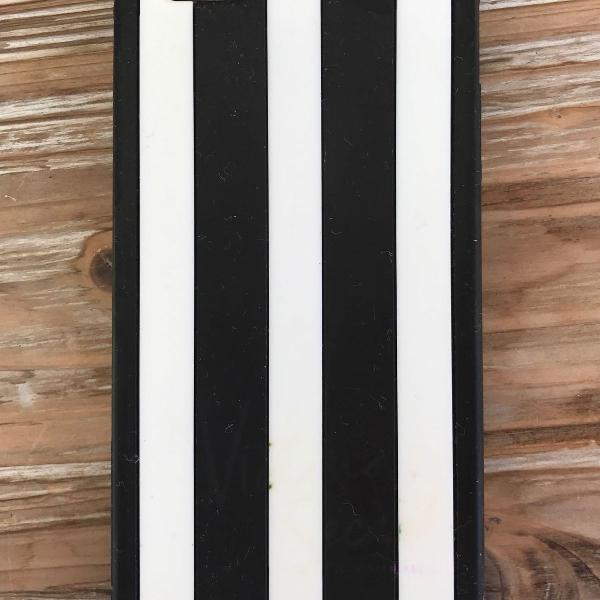capa para iphone vs preta e branca