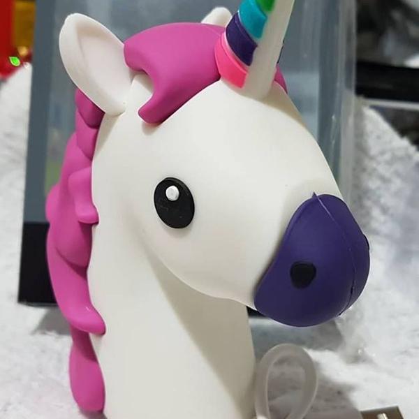 carregador portátil power supply emoji unicornio