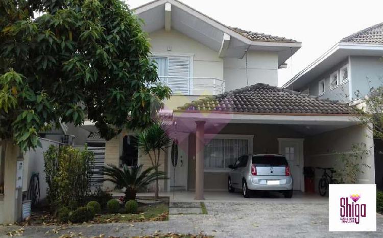 Casa de Condomínio com 4 Quartos à Venda, 250 m² por R$