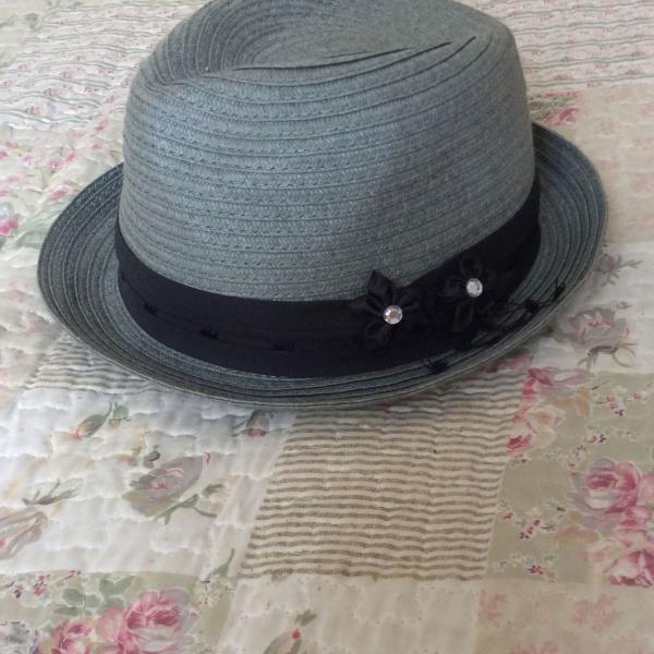 Fedora feminino