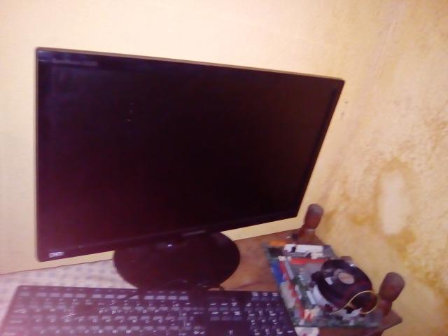 Vende-se monitor e teclado e mouse