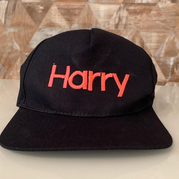 boné harry styles