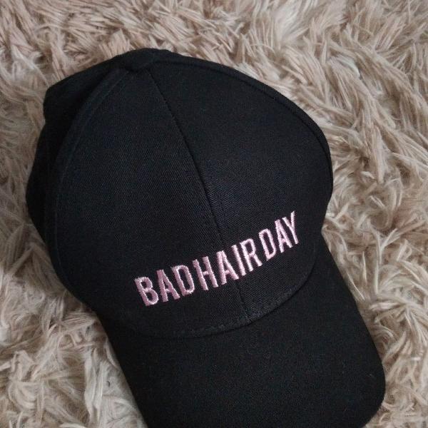 boné preto "bad hair day"