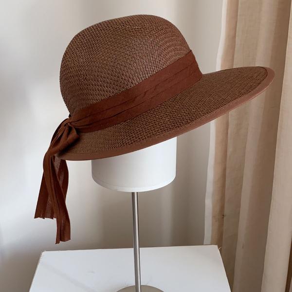 chapéu de praia em fibra natural