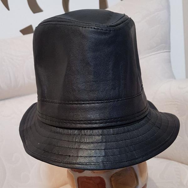 chapéu em couro