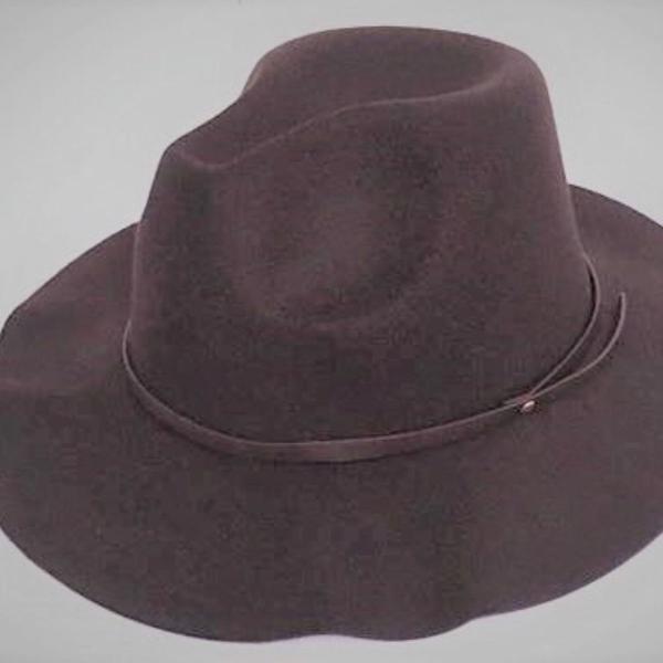 chapéu estilo fedora preto