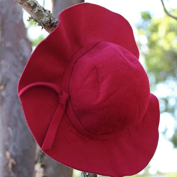 chapéu floppy tomatinho