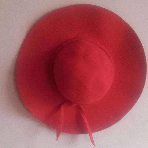chapéu floppy vermelho