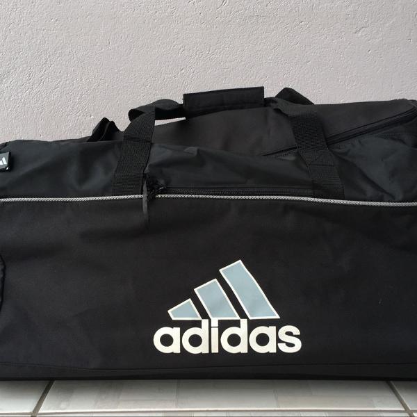 mala adidas com rodinhas