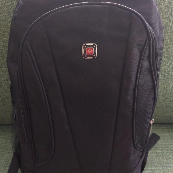 mochila preta