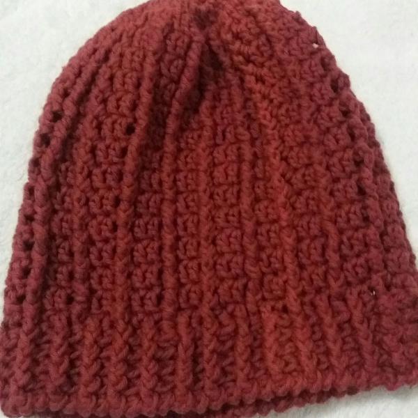 touca de crochê rosa envelhecido