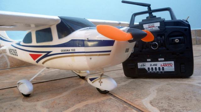 Aeromodelo Art-tech Cessna 182 completo + radio 5 canais +