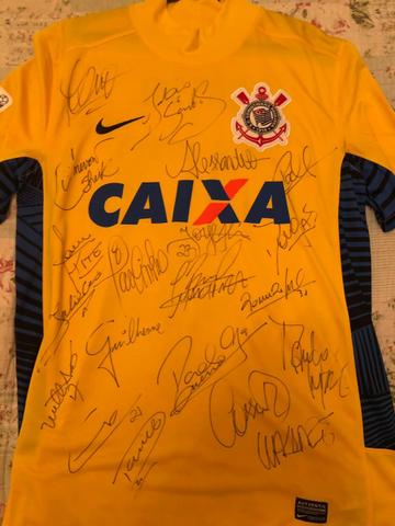 Camisa Corinthians autografada pelos campeões libertadores