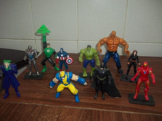 Lote 17 action figures bonecos dc star wars marvel simpsons