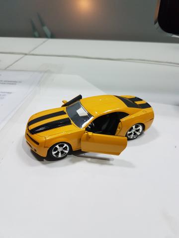 Miniatura Camaro Amarelo de ferro em Samambaia