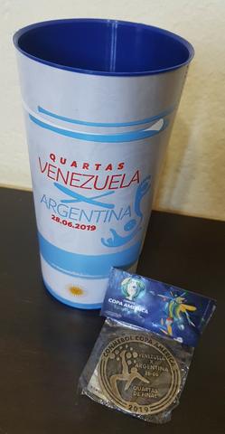 Moeda Medalha + Copo do Jogo Argentina x Venezuela - Copa