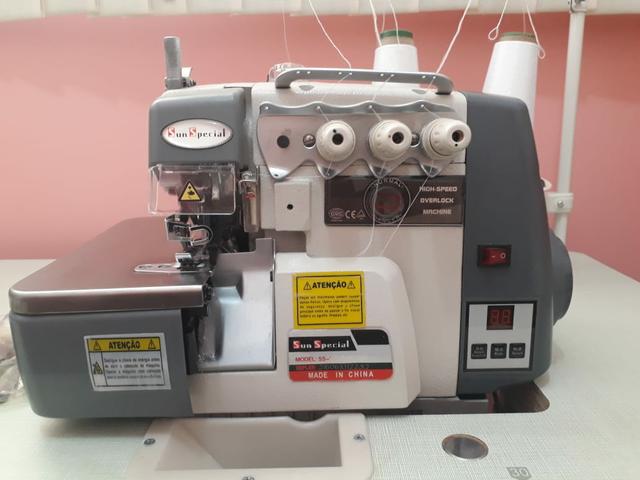 Máquina de costura Overlock